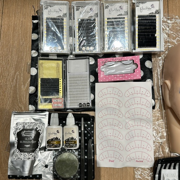 EYELASH TECHNICIANS- FULL KIT - Picture 2 of 3